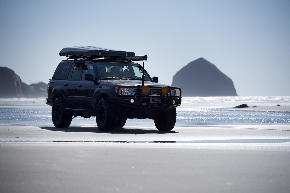 Sand driving in toyota land cruiser 100