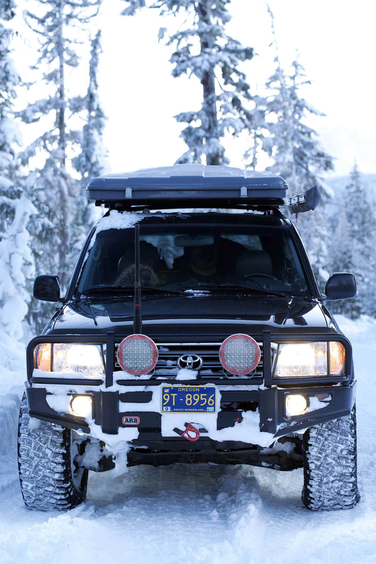 Toyota Land Cruiser 100 winch mount off-road bumper with ARB driving lights