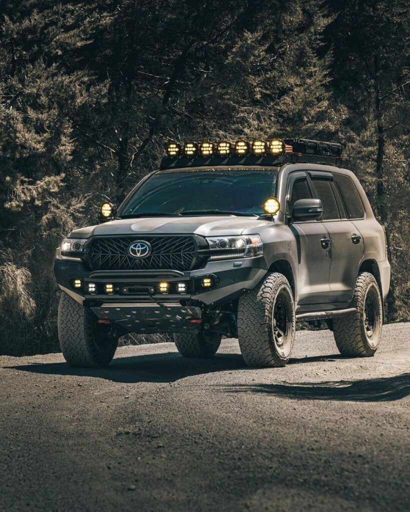 2019 Toyota Land Cruiser 200 on General tire ATX 285/70/17 33” inch