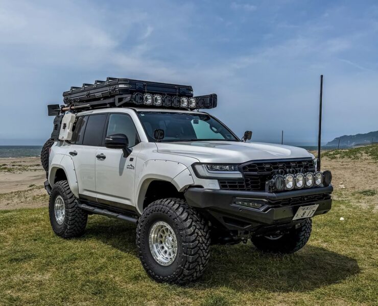 Land Cruiser 300 Overland build on 37" Tires and 6" Lift
