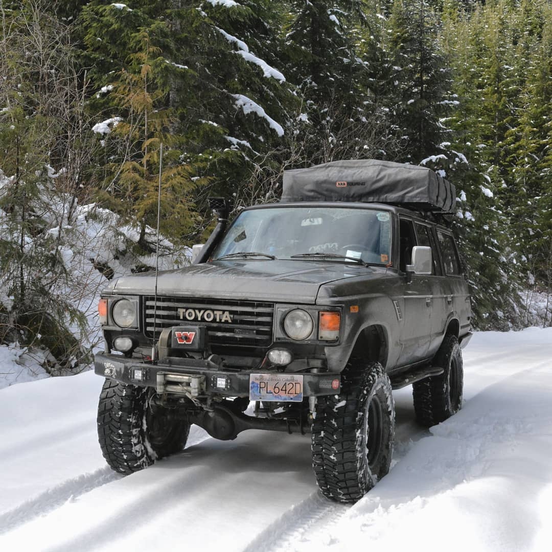 TD04L-13t turbocharged BJ60 Land Cruiser on 37 inch tires driving through deep snow