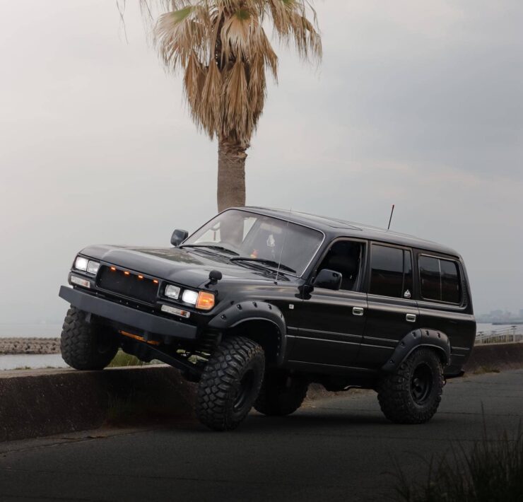 Old School JDM Toyota Land Cruiser 80 from Japan on 35s rock crawling