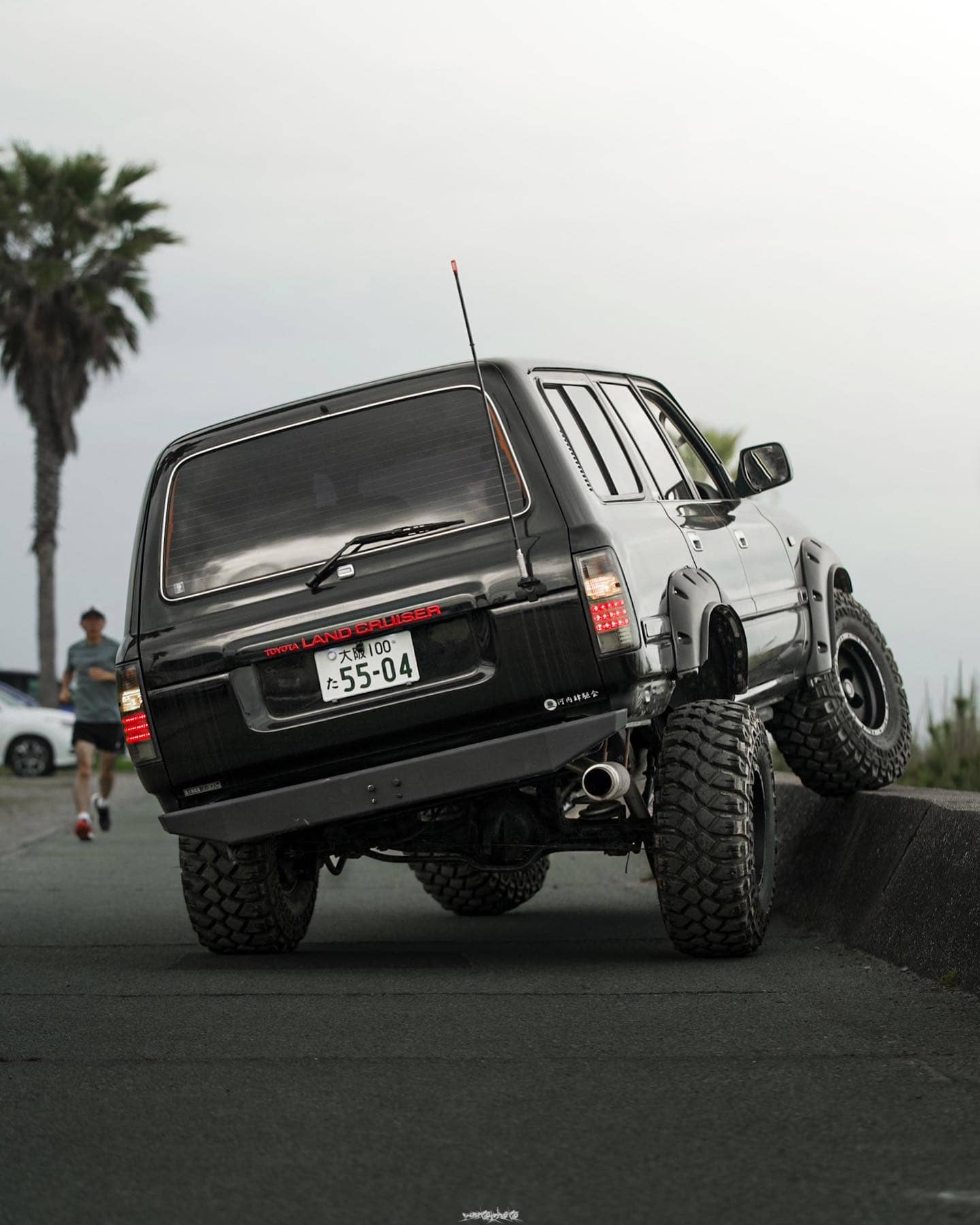 Toyota Land Cruiser rock crawler with mud tires