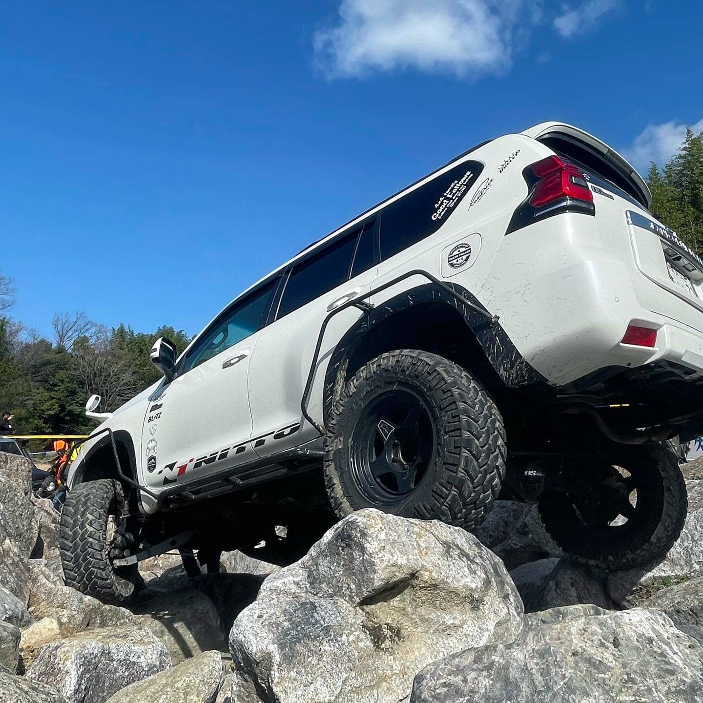 Toyota Land Cruiser Prado 150 rock crawling