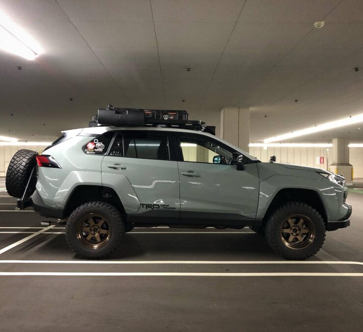 Toyota Rav4 With Wide Fender Flares and 31” Offroad Tires - offroadium.com