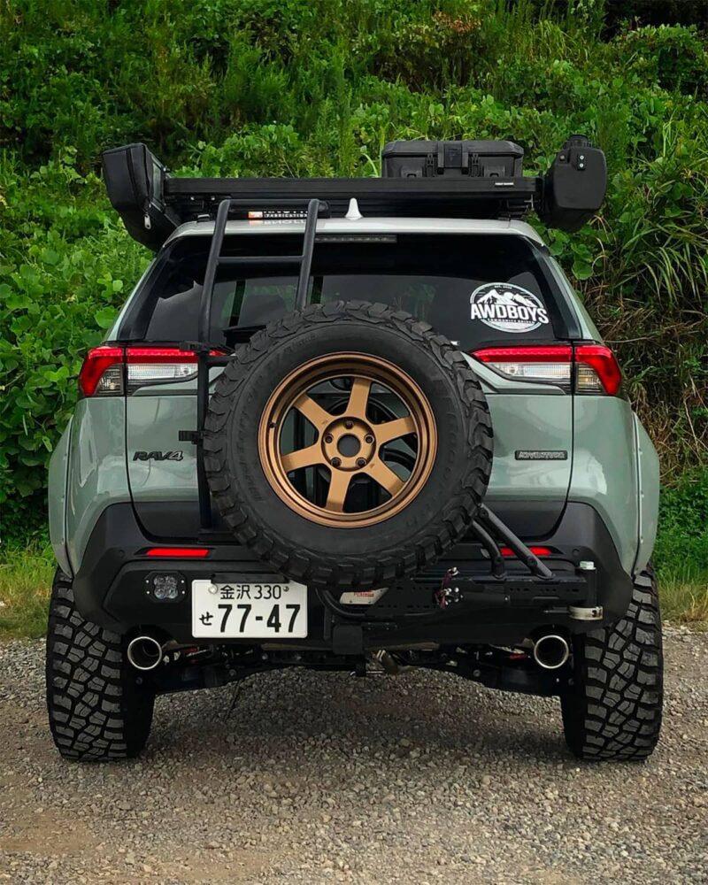 Toyota Rav4 With Wide Fender Flares and 31” Offroad Tires - offroadium.com