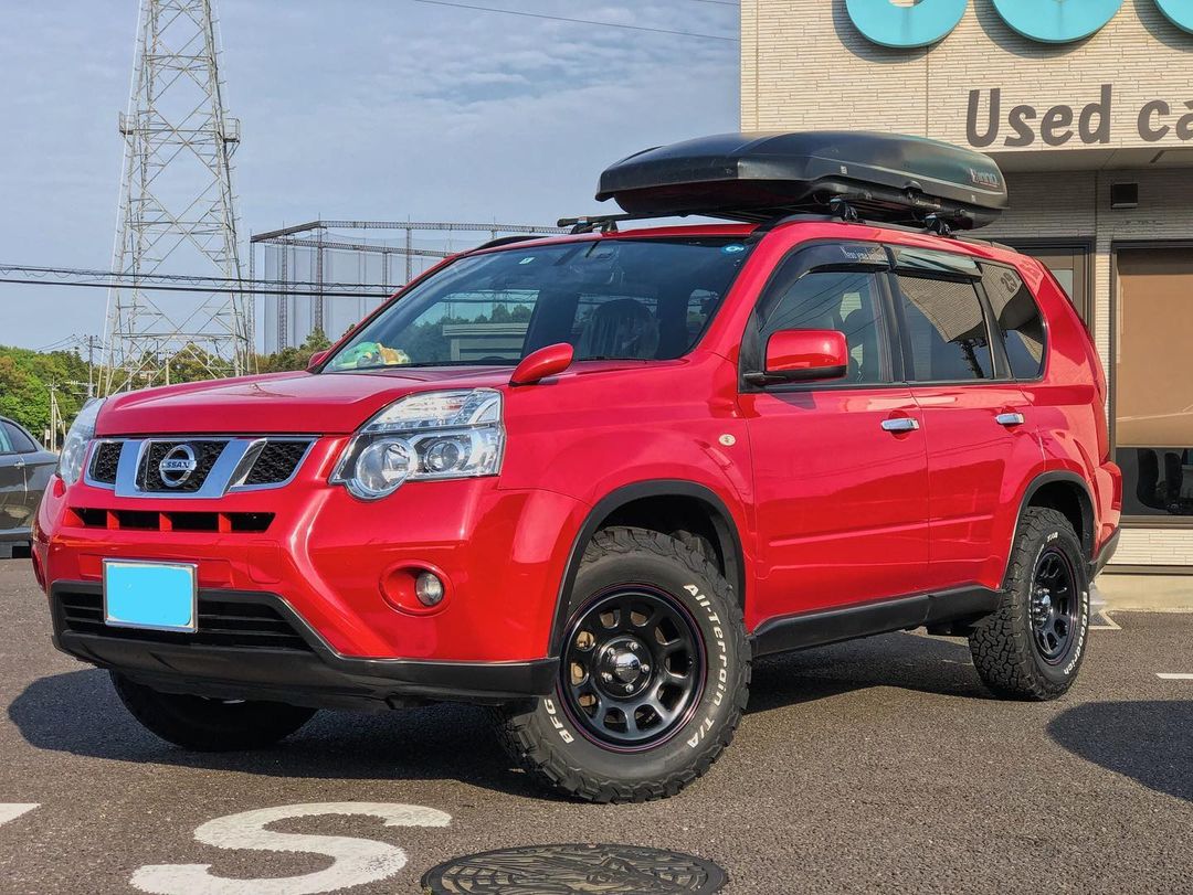 Nissan X-trail T31 JDM crossover with a lift