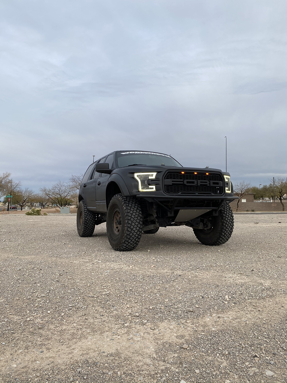 Lifted Lifted Ford Expedition with offroad tires