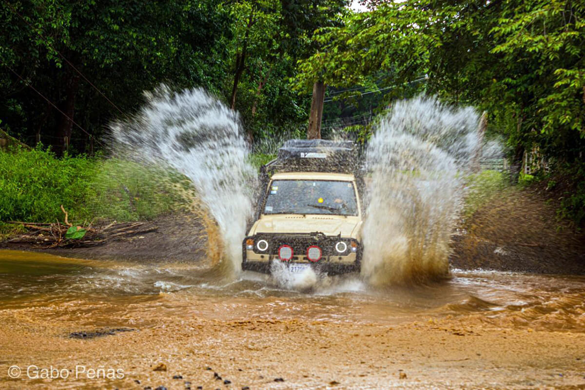 Mitsubishi Pajero 1st generation offroading