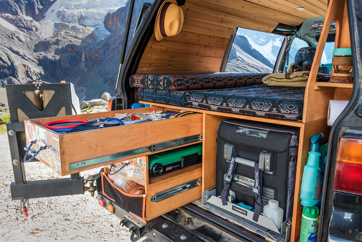 Overland drawer system in a van Mitsubishi Delica L400