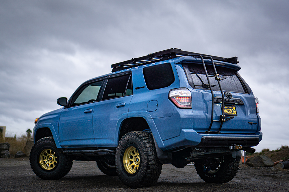 Gobi ladder and Front Runner Outfitters 3/4 roof rack on a Toyota 4Runner off road SUV