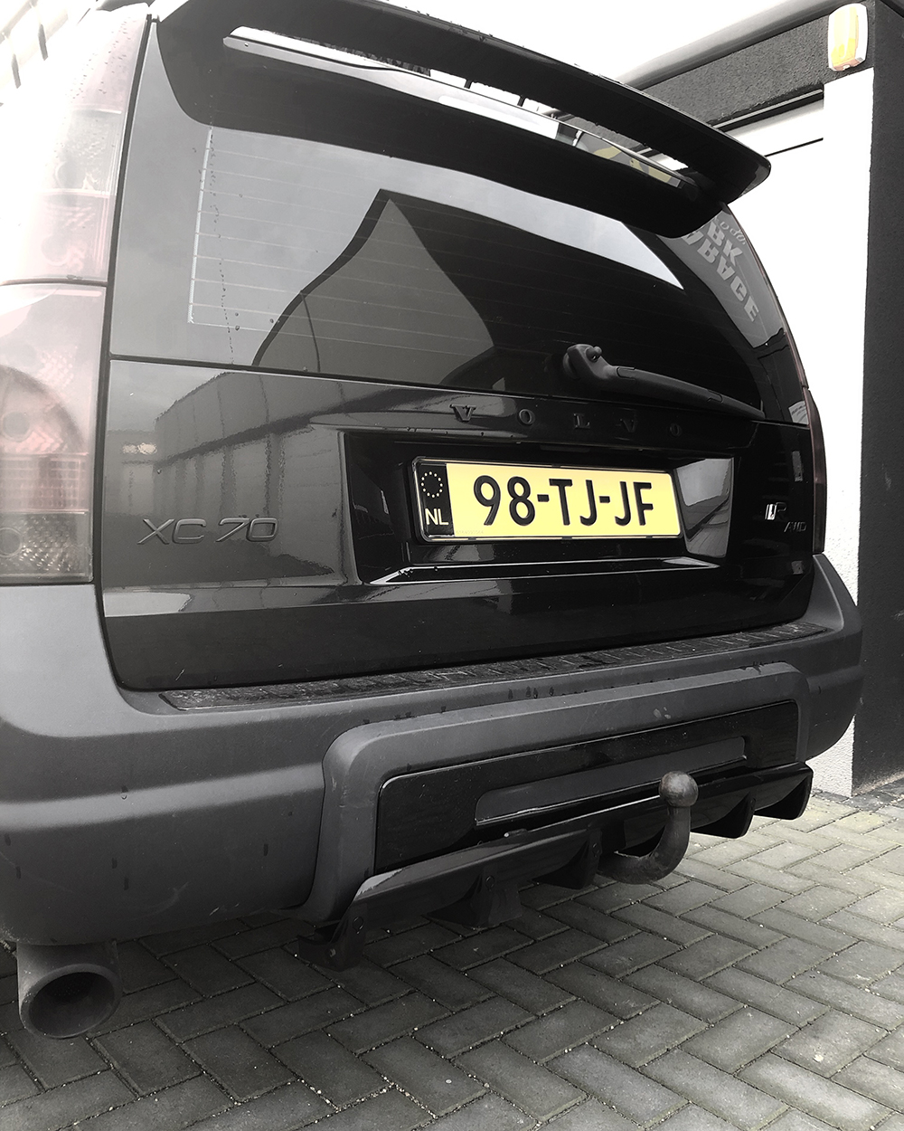 Volvo XC70 Cross Country rear hatch spoiler and a hitch