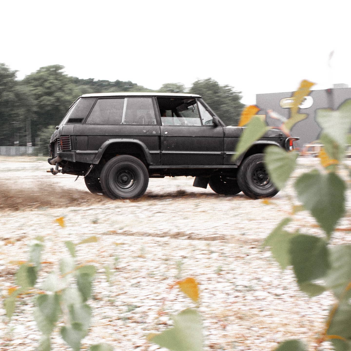 Lifted Range Rover classic on 33 inch offroad tires