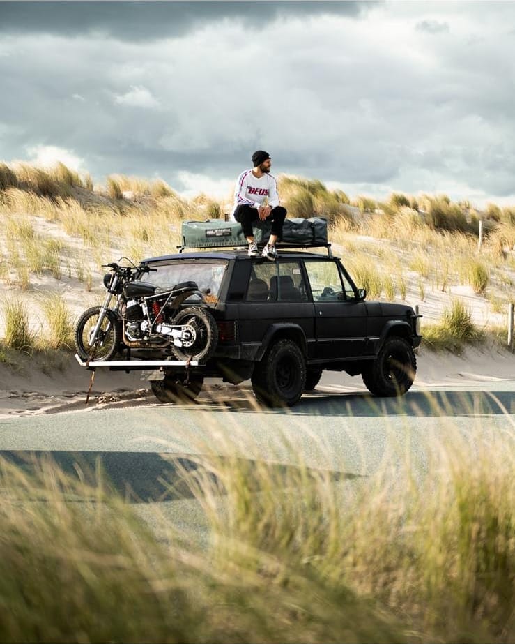 Classic Range Rover Overland adventures With a Bike mount and roof rack