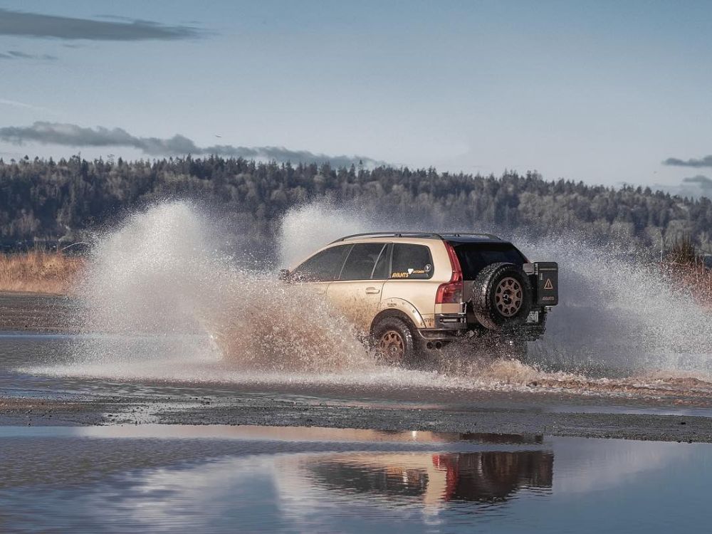 Offroading and overlanding in a lifted Volvo XC90