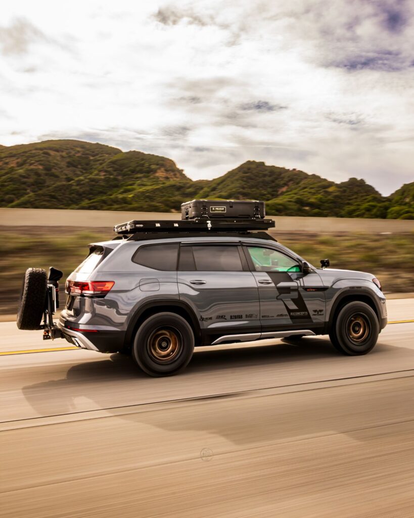 2024 VW Atlas with RigD Supply UltraSwing Multi-Fit spare tire hitch mount