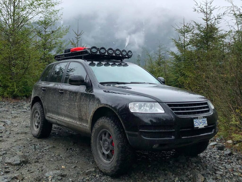 Lifted VW Touareg with a Hella off road light bar (5 pieces)