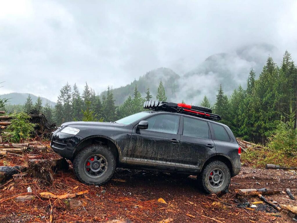 Offroading in a lifted Volkswagen Touareg 7L