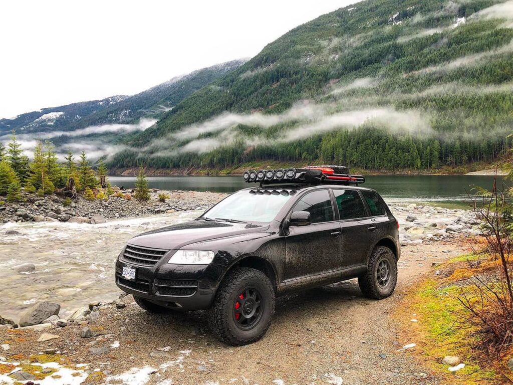 Black lifted VW Toareg on 32" tires