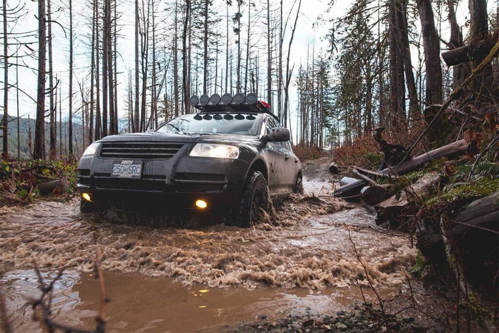 Water fording in a VW Touareg equipped with off-road modifications